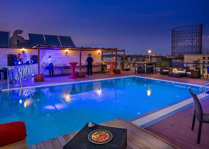 Hotel H10