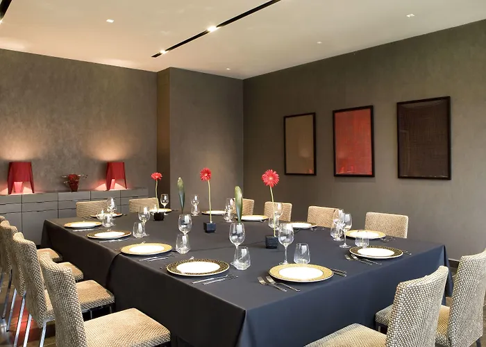 Hotel H10